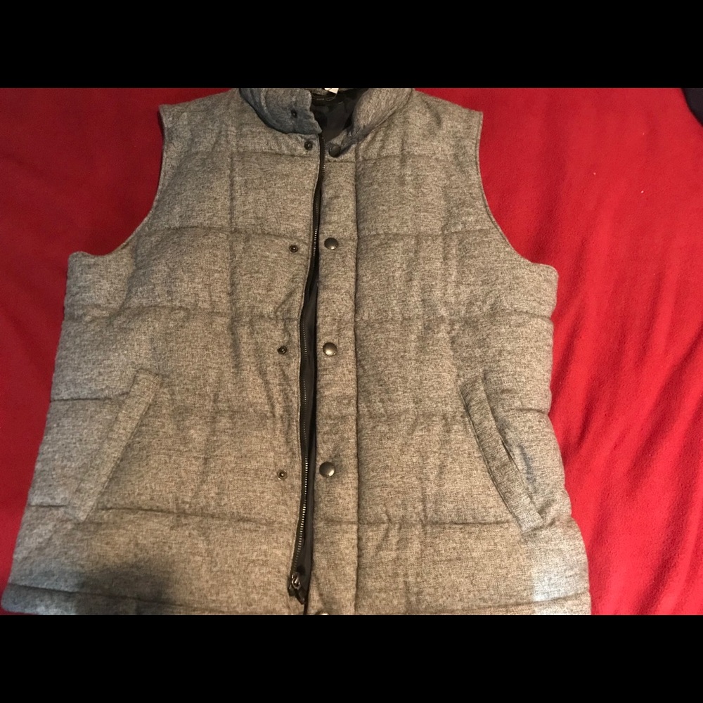 Banana Republic Zipper & Button Up Puffer Vest
